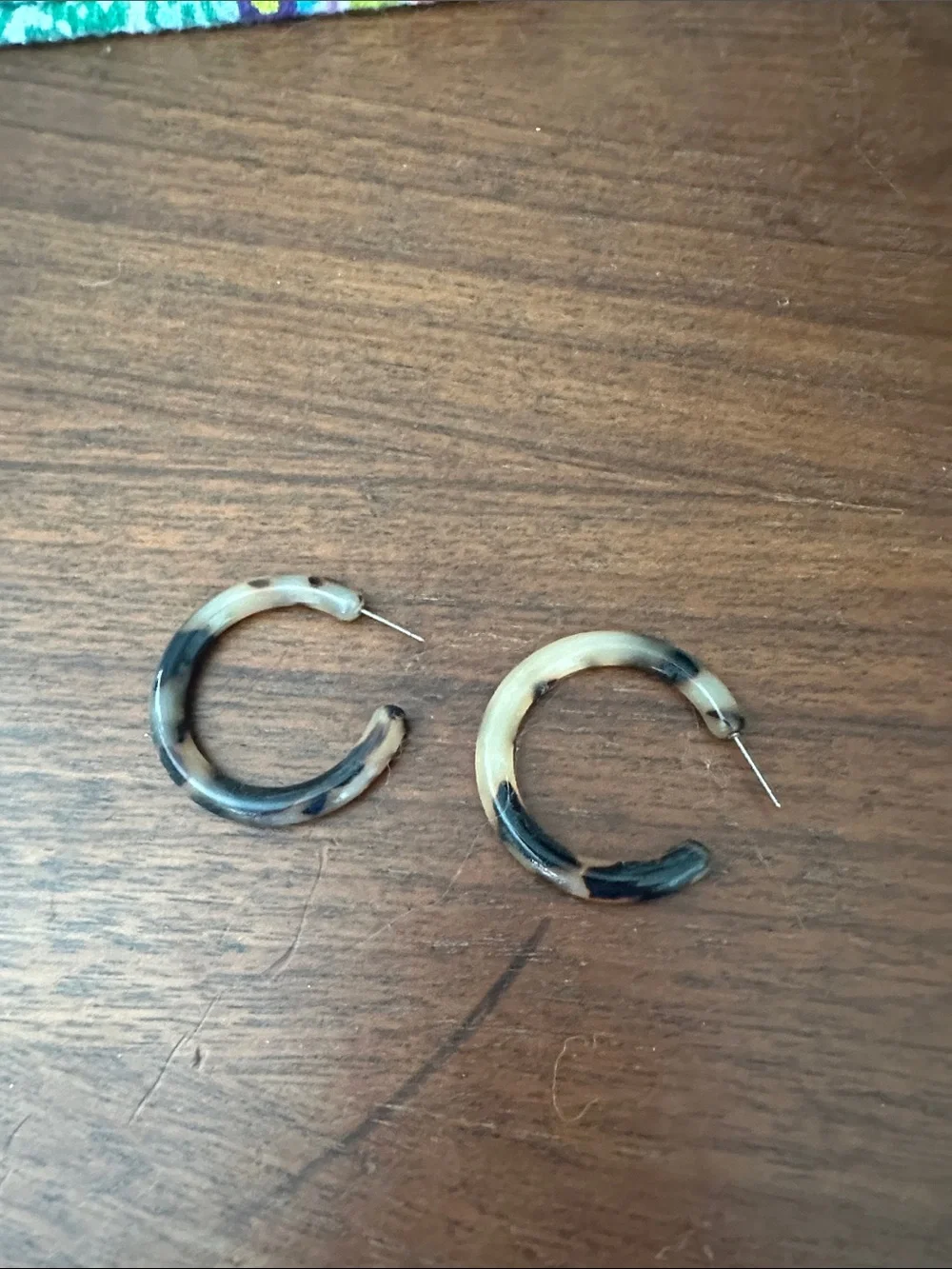 Tortoiseshell Hoop Earrings - Beige and Black